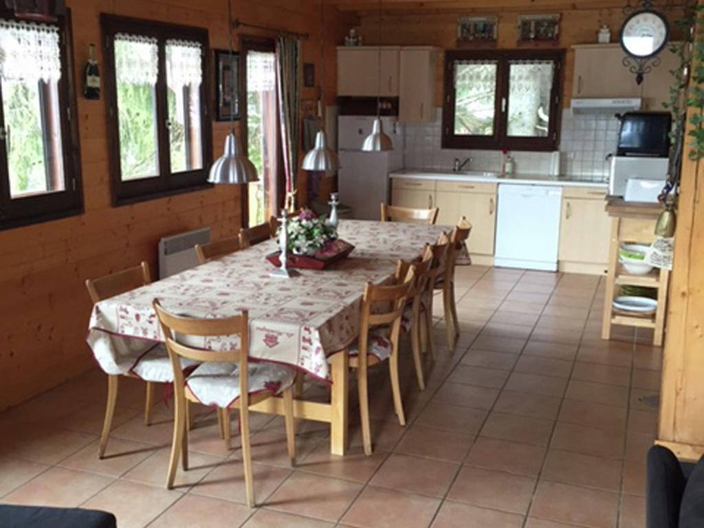 Magnificent Chalet On The Mountain Slopes Les Gets Bagian luar foto